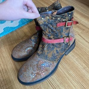 L’Artiste by Spring Step Success booties, size 42